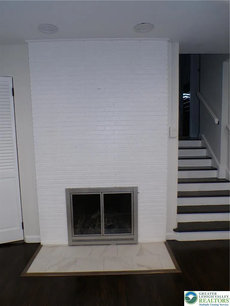 3 bed, 2.5 bath, 2423 sqft, $2,500 — Photo 4