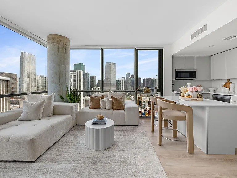 Model Living Room/ Kitchen