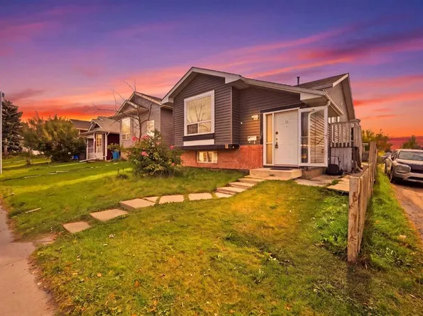 11 N Martinwood Rd NE, Calgary, AB T3J 3G6