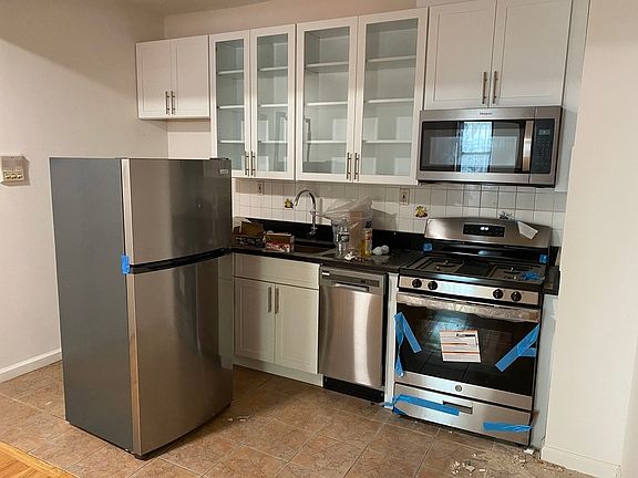 2nd image of 207 Montrose Ave #1B