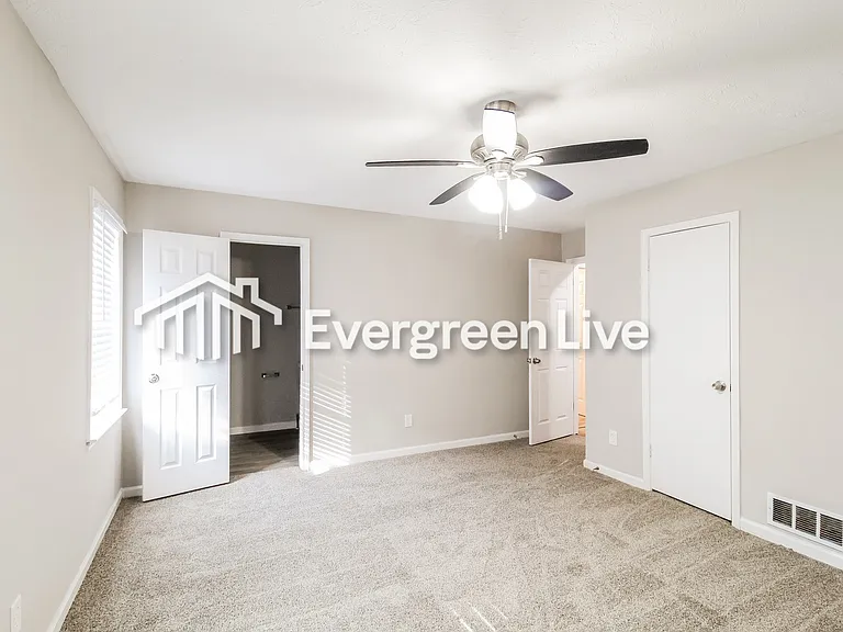 390 Springlake Dr — Photo 7