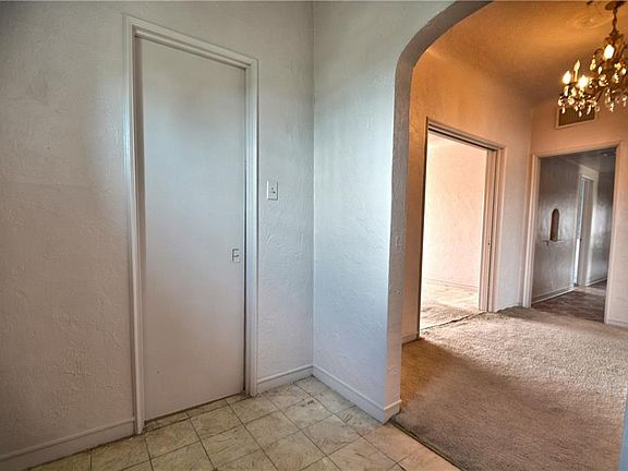 5th image of 2500 Hawley Cir