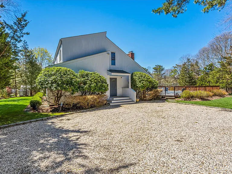9 Cedarfield Ln — Photo 2