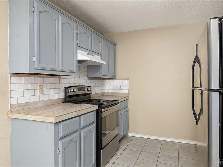 825 W 1st St #3 — Photo 2