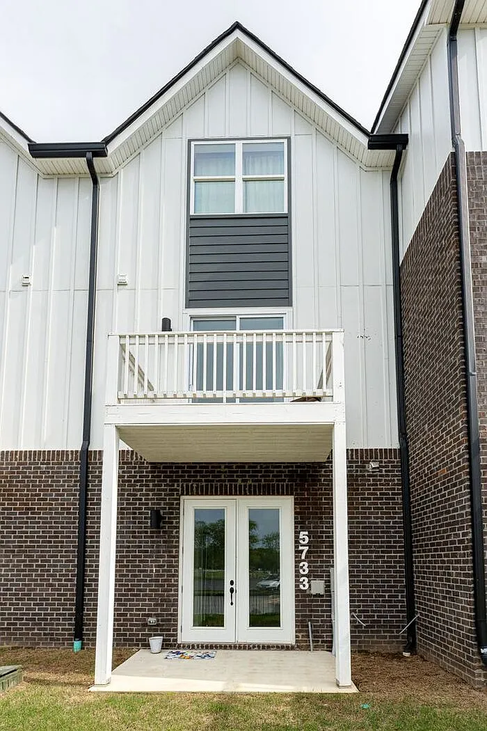 2 bed, 2.5 bath, 1660 sqft, $1,695 — Photo 1