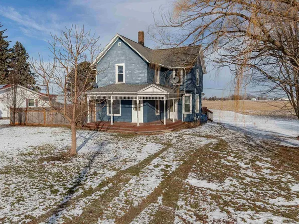 305 W Lloyd St, Reynolds, IL 61279