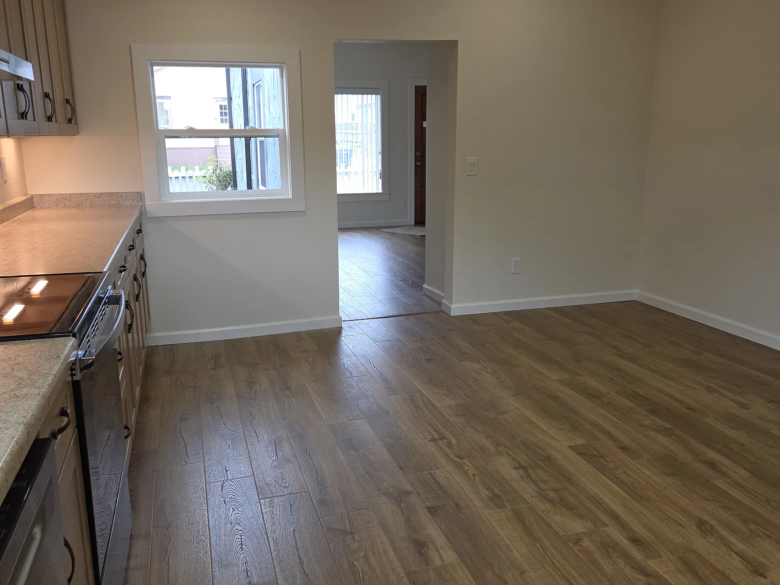 3 bed, 1600 sqft, $2,500 — Photo 2