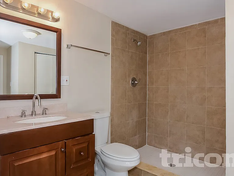 10014 N Oklawaha Ave — Photo 10