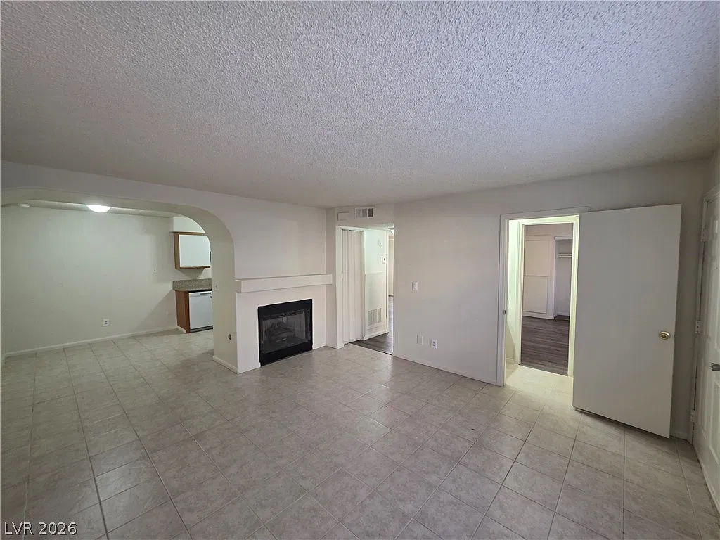 2 bed, 2.0 bath, 890 sqft, $1,254 — Photo 3
