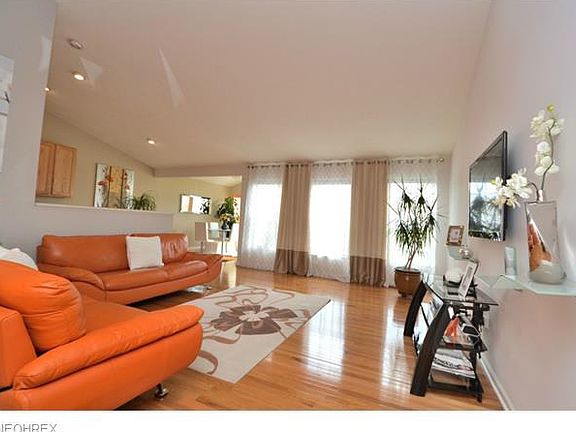 5th image of 590 Shallow Creek Cir