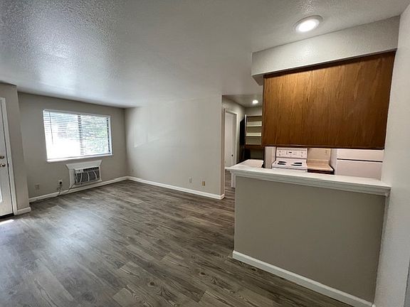 2nd image of 430 15th St #C