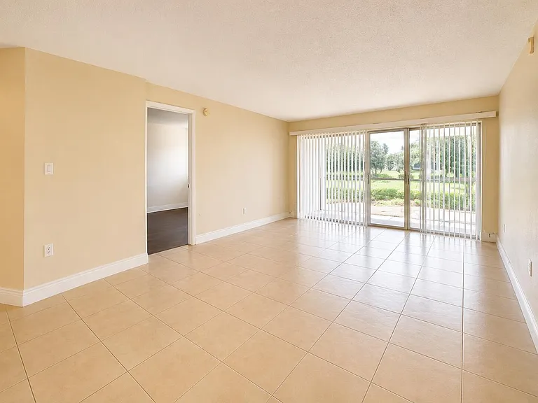 4205 N University Dr #106 — Photo 7