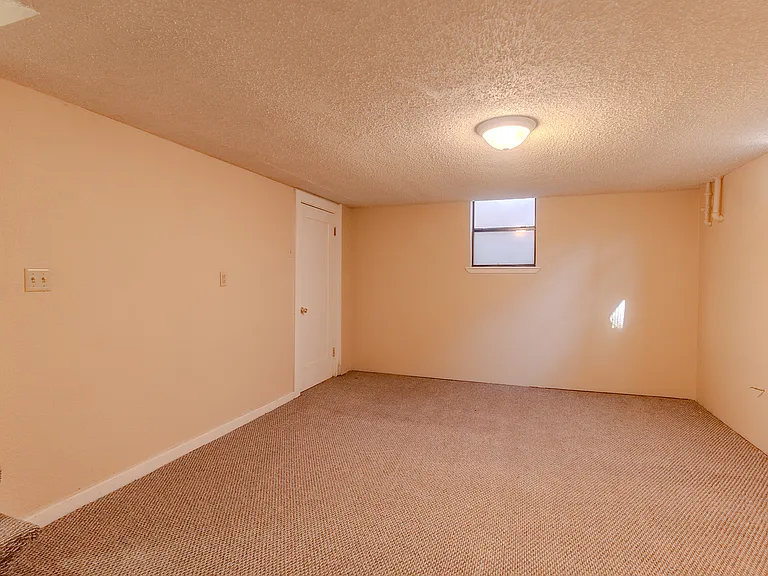 1121 Wallace St — Photo 21