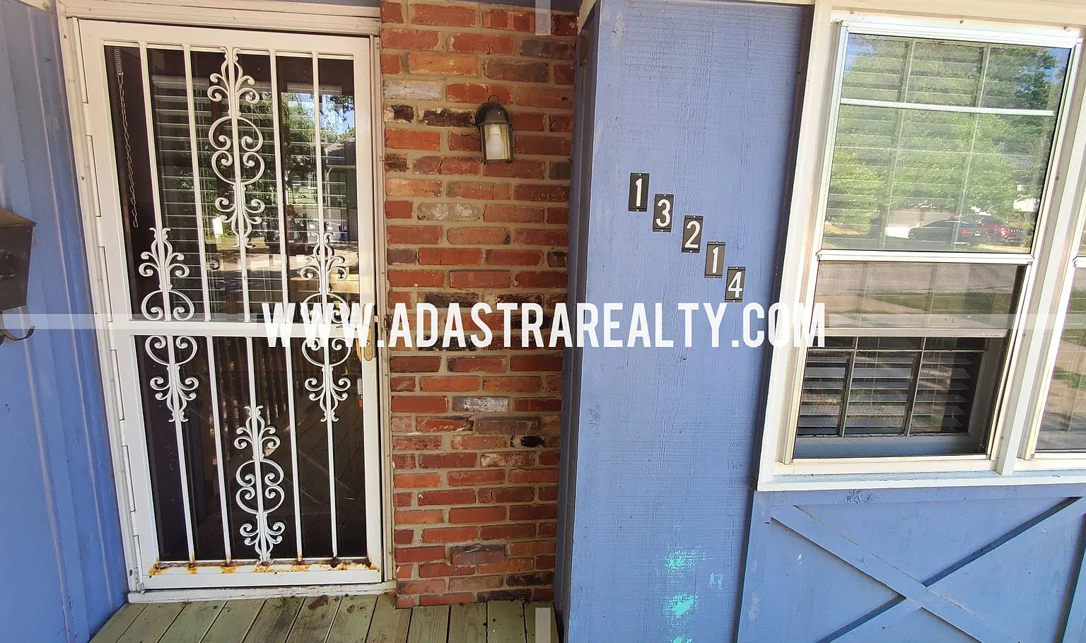 Awesome 3 Bedroom/1 Bath in Grandview, Excellent Location-Coming SOON!! — Photo 3
