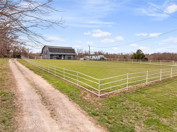 8222 Varner Rd, Odessa, MO 64076