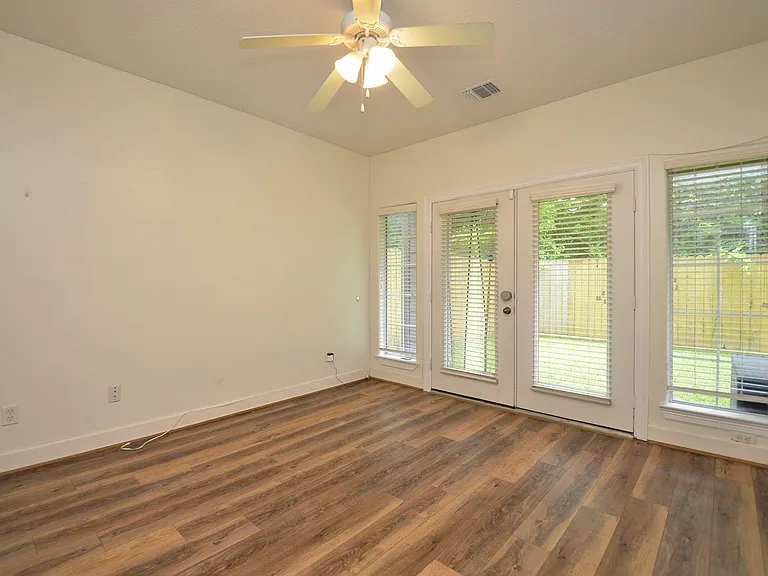 4609 Floyd St #B — Photo 5