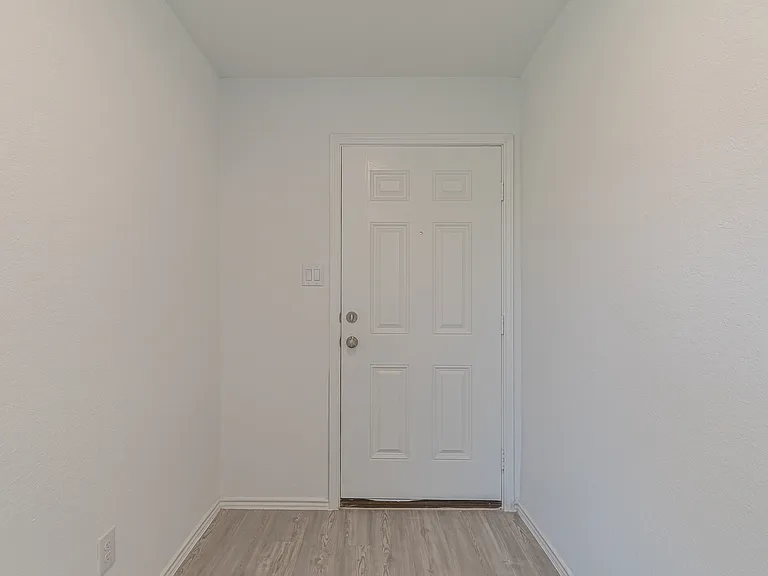 6406 Kemper Pl — Photo 3