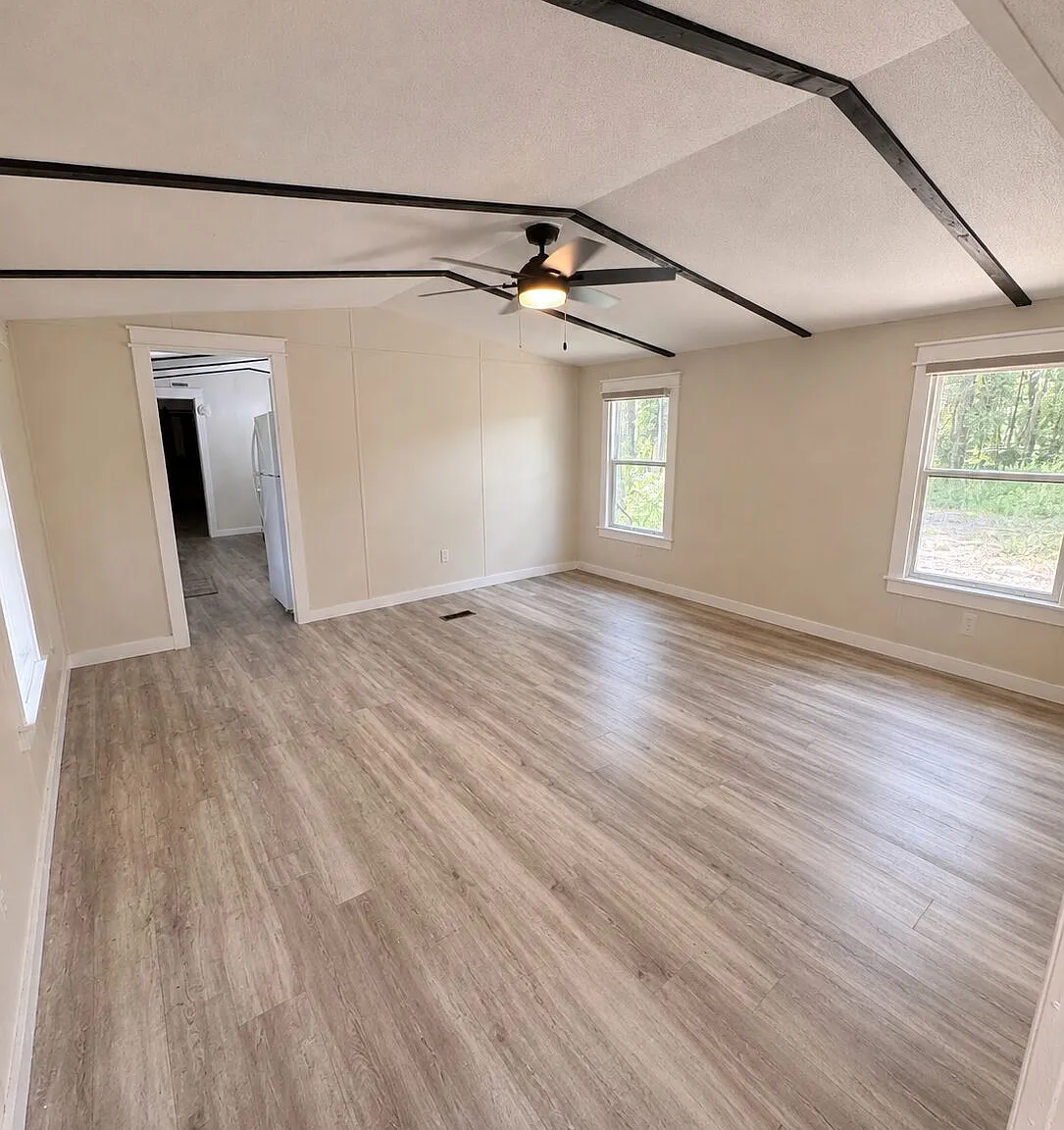 3 bed, 2.0 bath, 1024 sqft, $1,600 — Photo 2