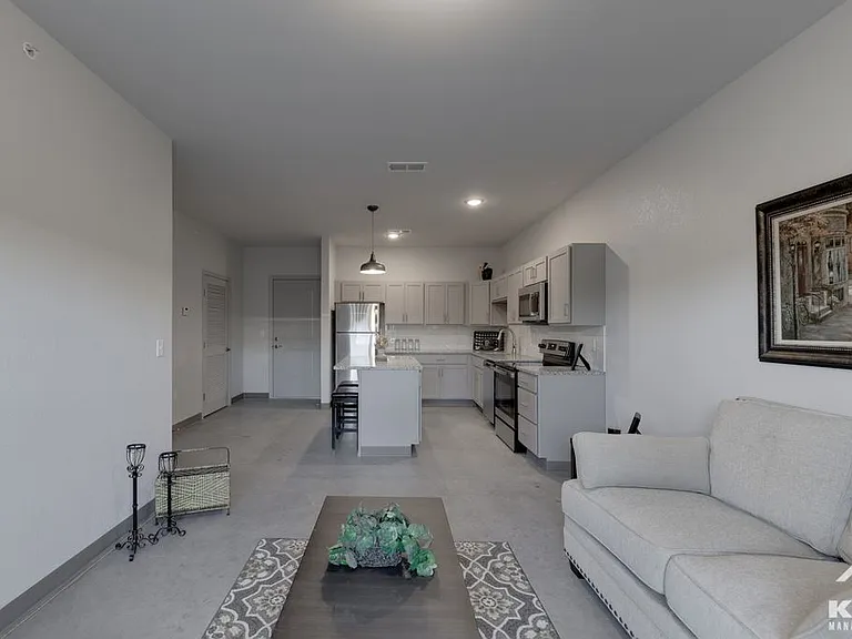 Indian Point Apartments — Photo 8