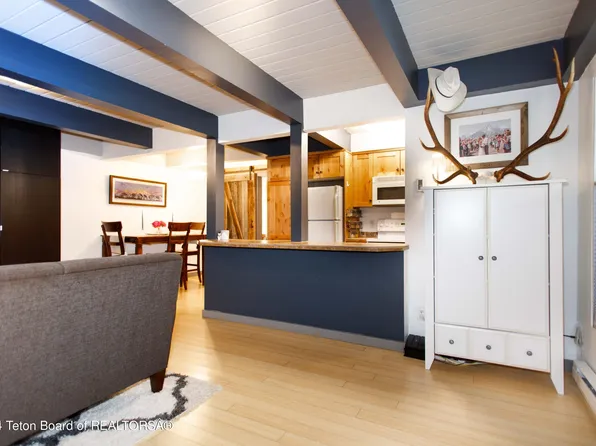 755 E Hansen Ave APT 104, Jackson, WY 83001