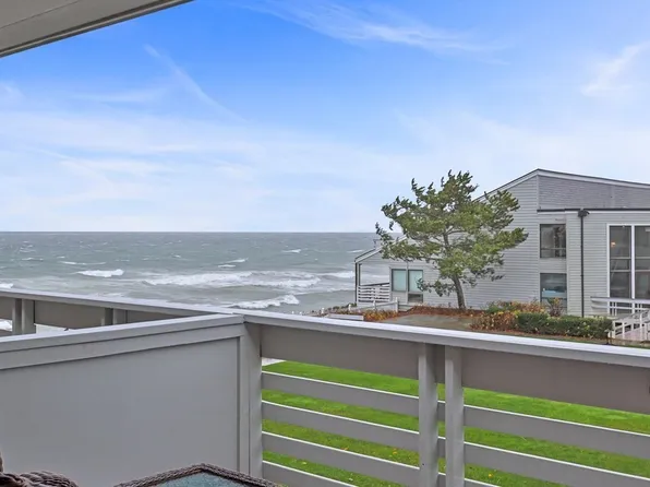 94 Shore Dr W #2210/13B, Mashpee, MA 02649
