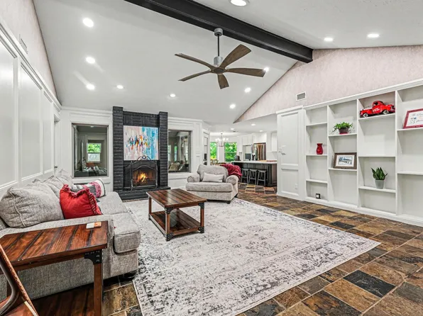 142 S Park Dr, Montgomery, TX 77356