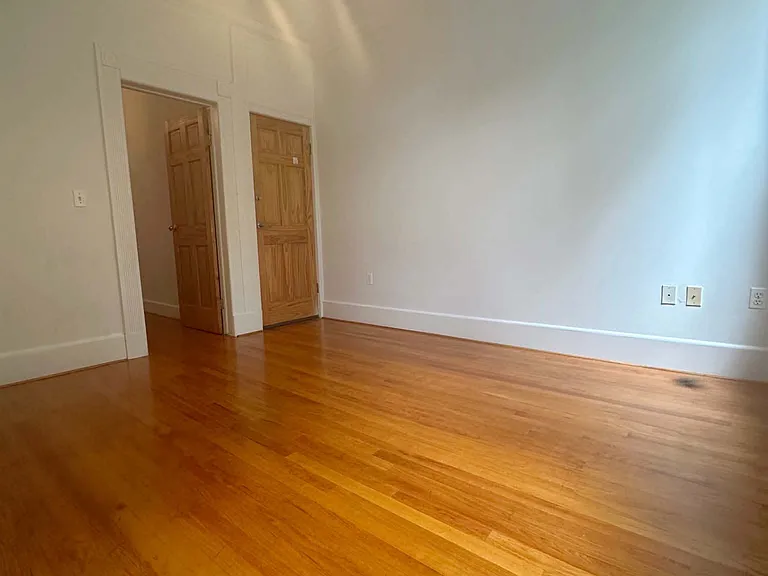 139 Engert Ave #2 — Photo 4