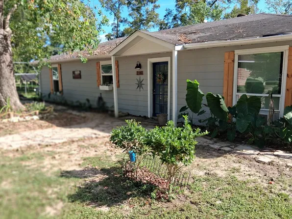 216 Hackberry Ln, Livingston, TX 77351