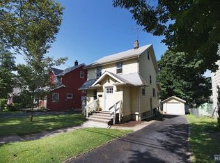 864 Lincoln Pl, Teaneck, NJ 07666