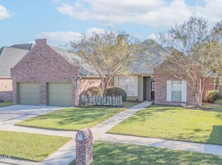 105 Lost Lake Dr, Lafayette, LA 70506