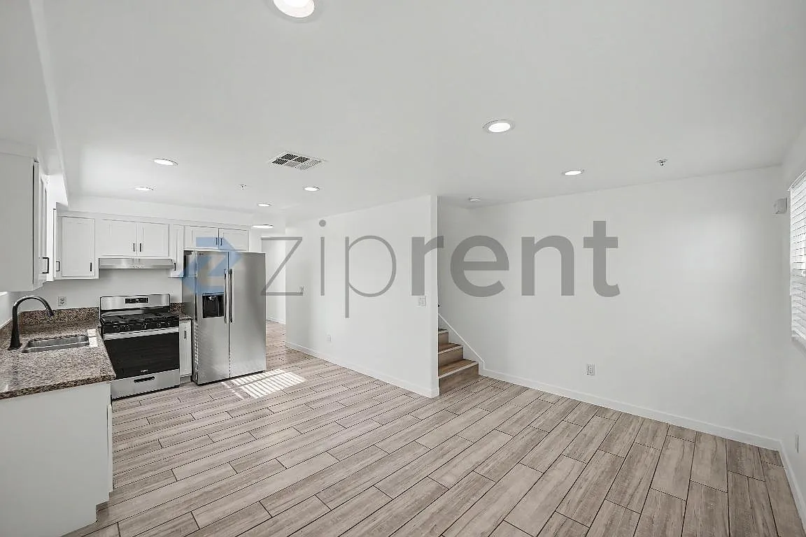 5 bed, 2400 sqft, $4,400 — Photo 4