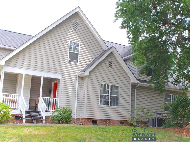 600 Larch St — Photo 2