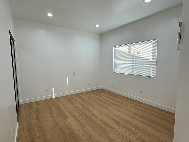 4055 W 141st St #C — Photo 2