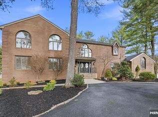 921 Franklin Lake Rd, Franklin Lakes, NJ 07024
