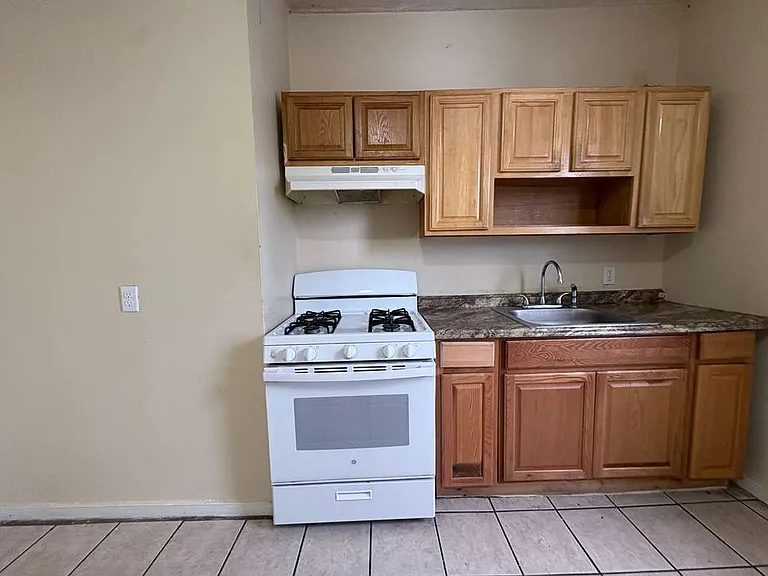 33 Dickerman St #44 — Photo 3