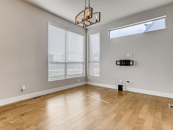 2nd image of 5438 N Verbena St