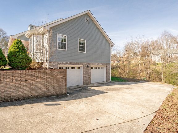 4th image of 9847 Autumn Glen Dr