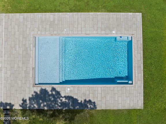 3rd image of 390 Monmouth Road