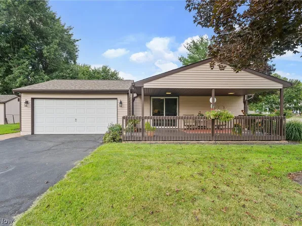 137 Chapel Hill Dr NW, Warren, OH 44483