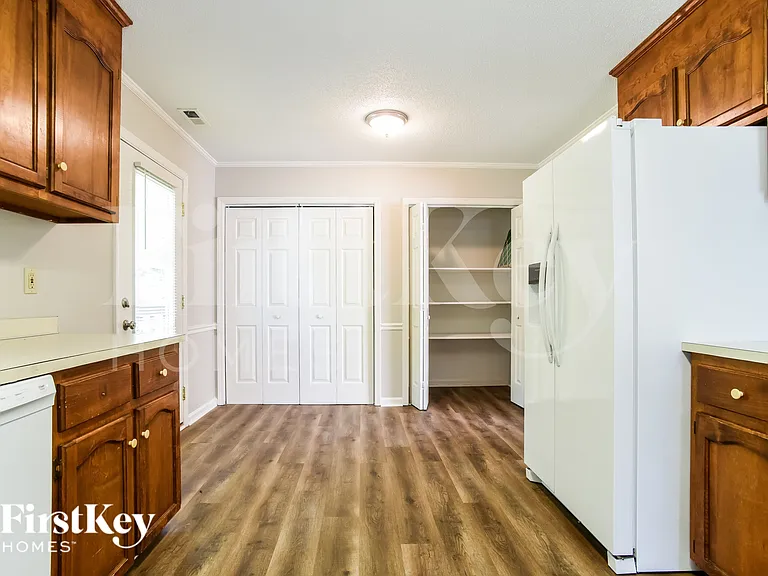 814 Dewey St — Photo 8