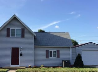 215 W 3rd St, Vinton, IA 52349