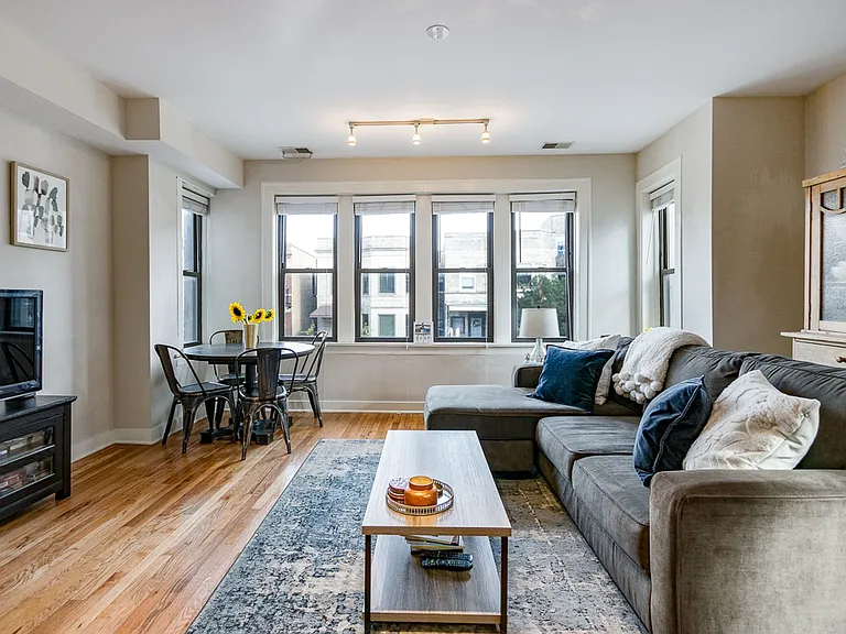 2229 W Wilson Ave — Photo 6