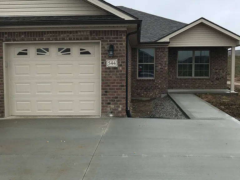 544 Anna Hume Blvd — Photo 1