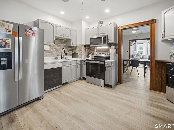 3rd image of 48 Maple Avenue