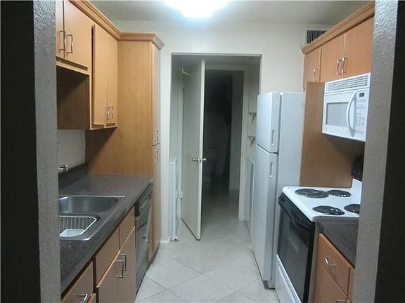 5th image of 4043 NW 87th Ave