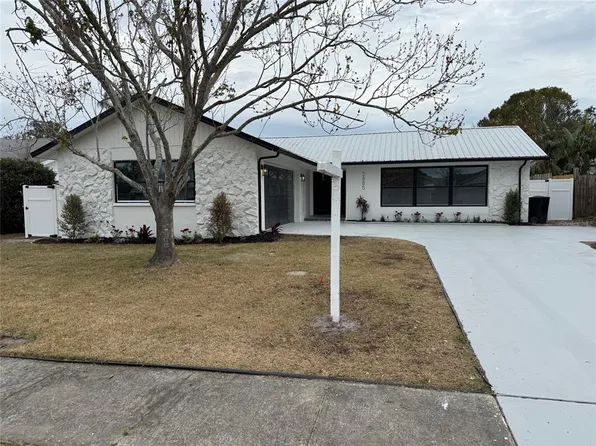 2885 Saint John Dr, Clearwater, FL 33759