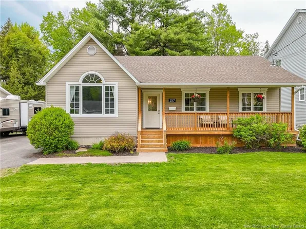 157 Bunker St, Fredericton, NB E3A 0T1