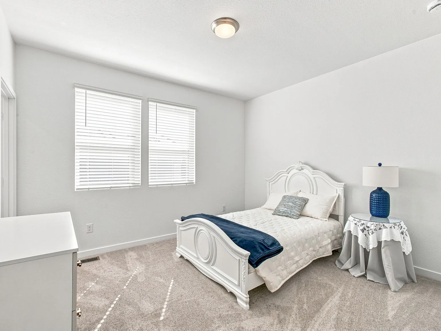 2 bed, $4,400 — Photo 1