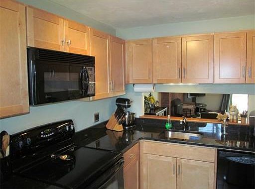 3rd image of 150 Highwood Dr