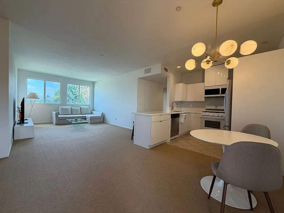13941 Sherman Way #402